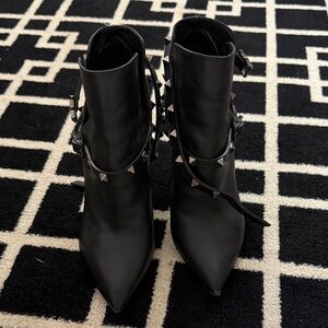 Valentino Garavani Black Rockstud Ankle Boots